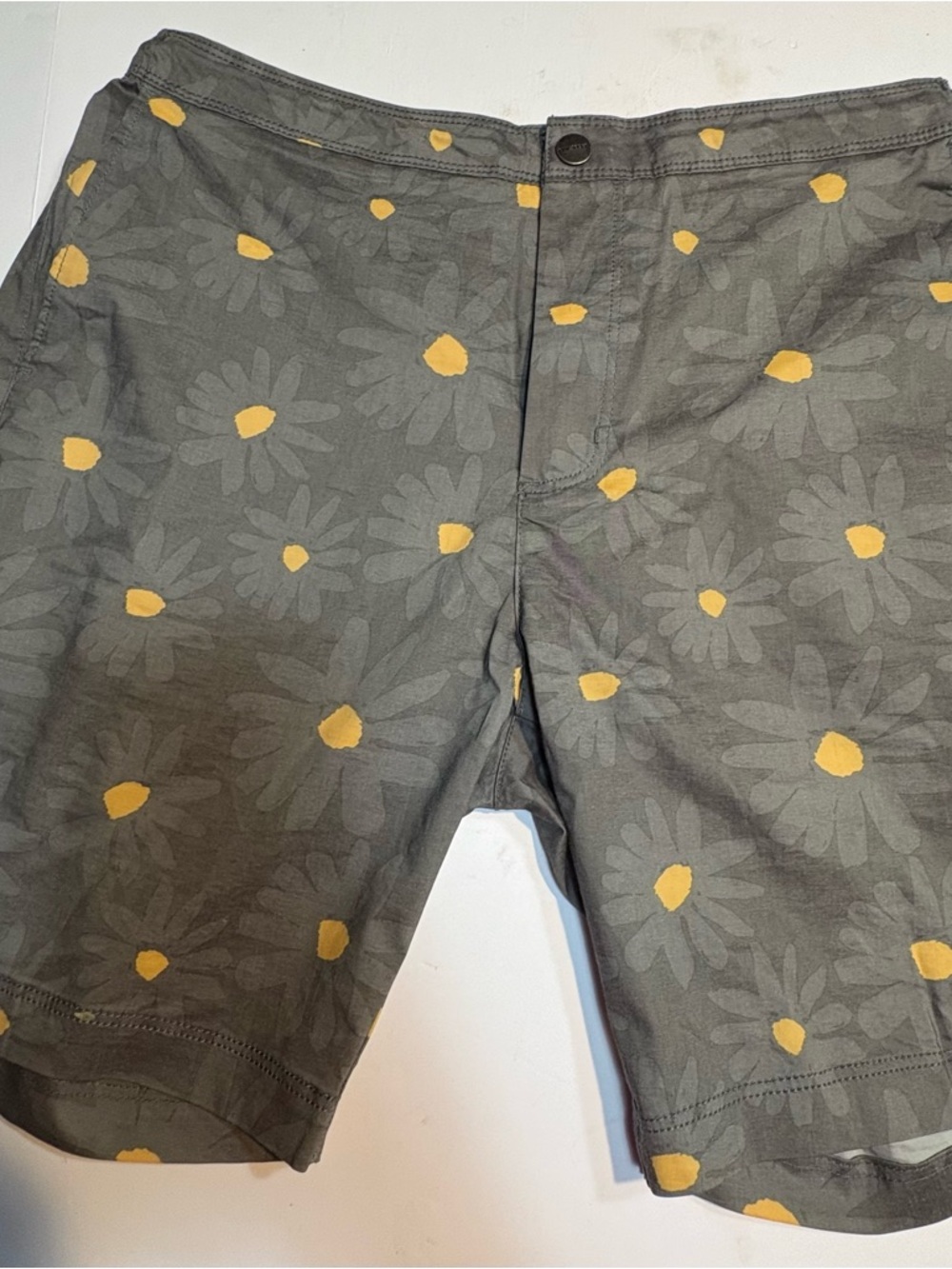 the Civil Society Navarro Shorts in a Charcoal Daisy Print 32 - Picture 2 of 10